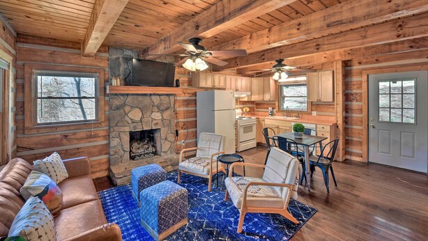 Living area - Pet-friendly Whittier Cabin With Covered Porch! (Whittier)
