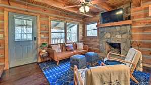Living area - Pet-friendly Whittier Cabin With Covered Porch! (Whittier)