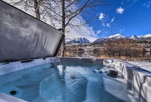 Interior - Waterfront Home w/ Scenic Views in Silverthorne (Silverthorne)