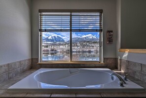 Apartment (3 Bedrooms) | Interior - Waterfront Home w/ Scenic Views in Silverthorne (Silverthorne)