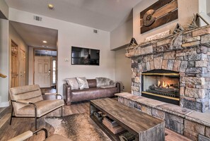 Apartment (3 Bedrooms) | Interior - Waterfront Home w/ Scenic Views in Silverthorne (Silverthorne)