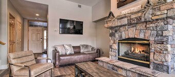 7 Mi to Keystone: Waterfront Home w/ Scenic Views