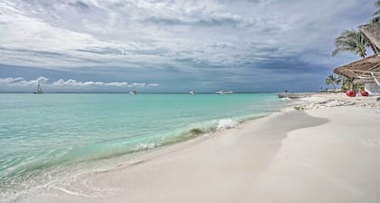 Ocean-view Oasis on Playa Norte: Resort Amenities