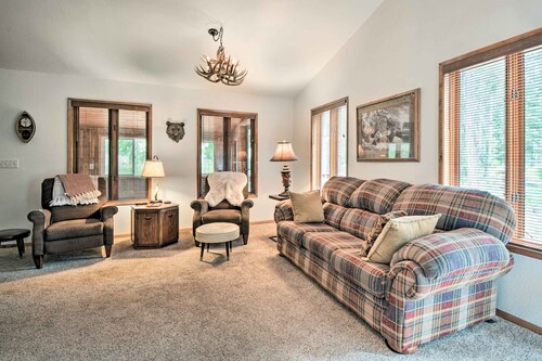 Cabin w/ Hot Tub, By Crater Lake Nat'l Park!