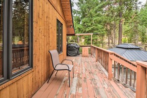 House (2 Bedrooms) | Interior - Cabin w/ Hot Tub, By Crater Lake Nat'l Park! (Klamath Falls)
