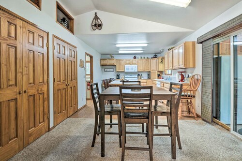 Cabin w/ Hot Tub, By Crater Lake Nat'l Park!