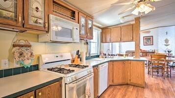 House (5 Bedrooms) | Interior