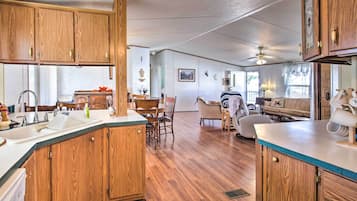 House (5 Bedrooms) | Interior