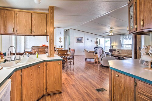 Cozy Yuma Retreat w/ Furnished Patio & Grill!