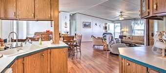 Cozy Yuma Retreat w/ Furnished Patio & Grill!