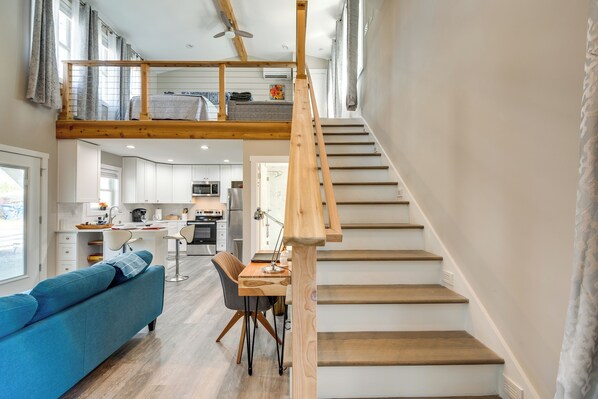 Interior - West Atlanta Craftsman Studio With Front Yard! (Atlanta)