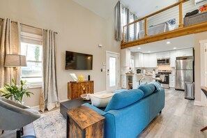 Interior - West Atlanta Craftsman Studio With Front Yard! (Atlanta)