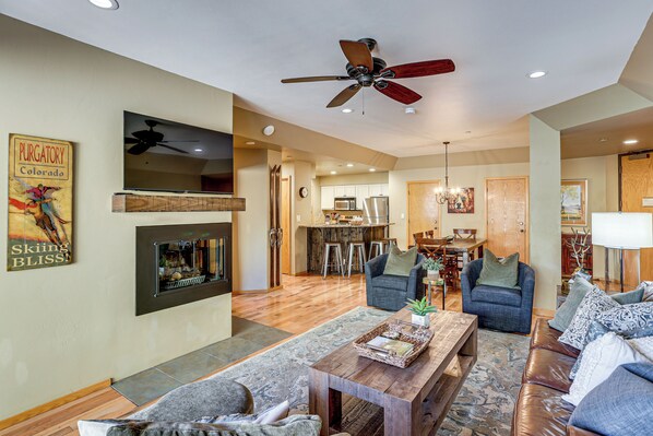 Apartment (2 Bedrooms) | Living area | TV