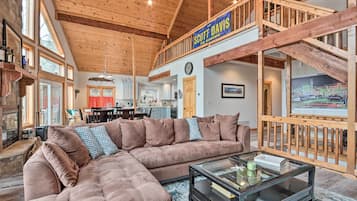 House (5 Bedrooms) | Interior