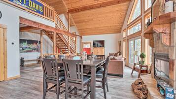 House (5 Bedrooms) | Interior