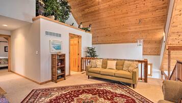 House (5 Bedrooms) | Interior