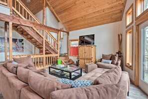House (5 Bedrooms) | Interior