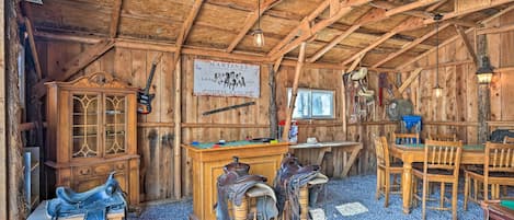 House (6 Bedrooms) | Interior