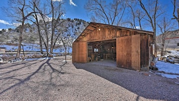 House (6 Bedrooms) | Interior