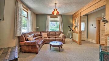 House (6 Bedrooms) | Interior