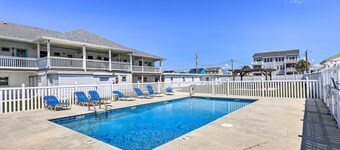 Atlantic Beach Studio w/ Community Pool!