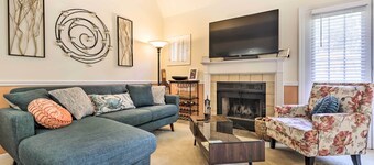 Lovely Norwich Villa, On Golf Course w/ Amenities!