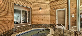 Lovely Norwich Villa, On Golf Course w/ Amenities!