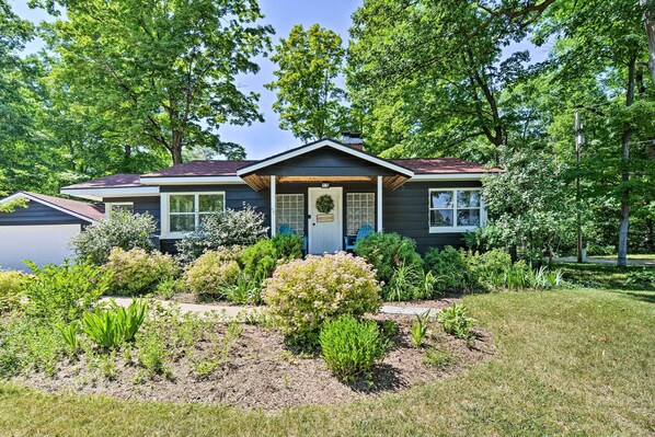 Cottage (2 Bedrooms) | Front of property - Stylish Dog-friendly Bungalow: Steps to Elk Lake (Elk Rapids)