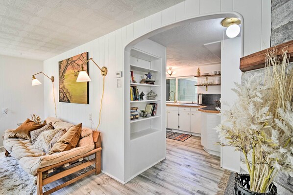 Interior - Stylish Dog-friendly Bungalow: Steps to Elk Lake (Elk Rapids)
