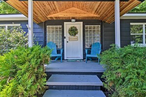 Interior - Stylish Dog-friendly Bungalow: Steps to Elk Lake (Elk Rapids)