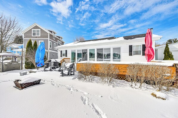 House (4 Bedrooms) | Interior - Lakefront Home w/ Boat Dock in Benton Harbor! (Benton Harbor)