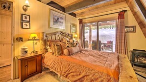 Room - Mountain Cabin w/ Hot Tub in Chambers Landing! (Homewood)