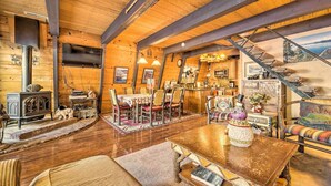 Dining - Mountain Cabin w/ Hot Tub in Chambers Landing! (Homewood)