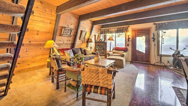 Living area - Mountain Cabin w/ Hot Tub in Chambers Landing! (Homewood)