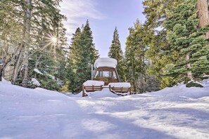 Property grounds - Mountain Cabin w/ Hot Tub in Chambers Landing! (Homewood)