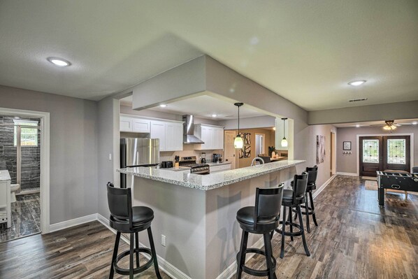 Private kitchen - Spacious Houston Family Home With Game Room! (Houston)