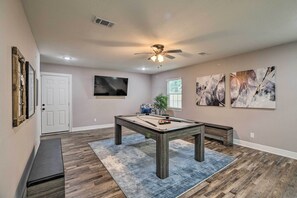 Games room - Spacious Houston Family Home With Game Room! (Houston)