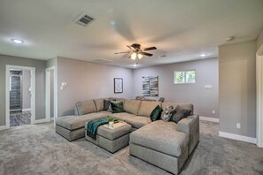 Téléviseur, table de ping-pong