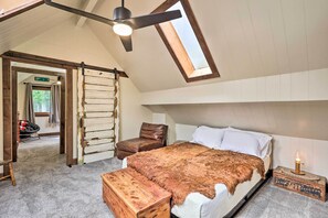 Interior - Quiet Max Meadows Cabin, 12 Acres of Property (Max Meadows)