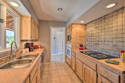 4 Mi to Main Street: Spacious Sedona Home