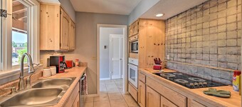 4 Mi to Main Street: Spacious Sedona Home