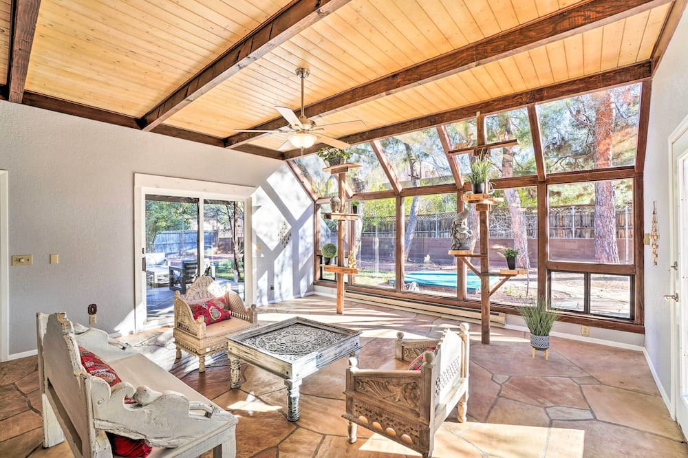 1 Mi to Cathedral Rock Trailhead: Home w/ Sunroom - Oak Creek Canyon