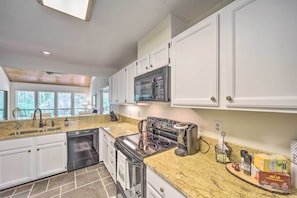 Apartment (2 Bedrooms) | Interior - Scenic Sapphire Condo w/ Deck + Gas Grill! (Sapphire)