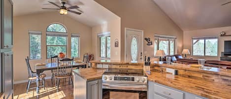 House (5 Bedrooms) | Interior