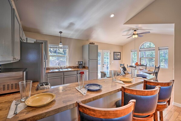 Interior - Hilltop Haven in Florissant: Deck + Mountain View! (Florissant)