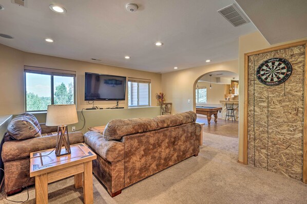 House (5 Bedrooms) | Interior