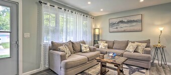 Bayville Getaway w/ Fire Pit - 2 Mi to Beach!