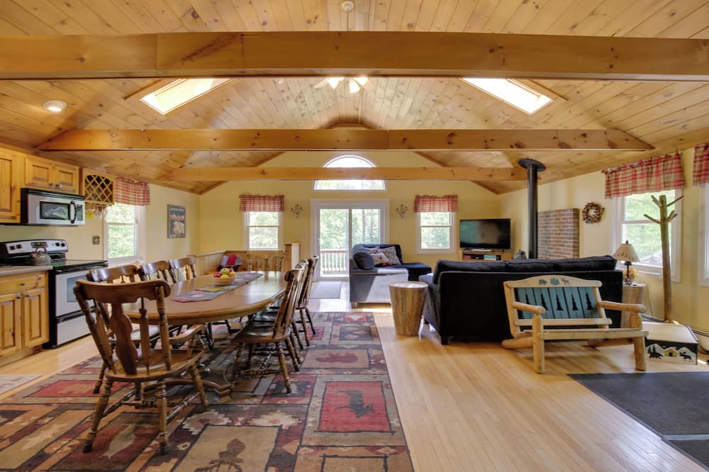 Bethel Chalet w/ Hot Tub: 3 Miles to Sunday River! - Newry, ME