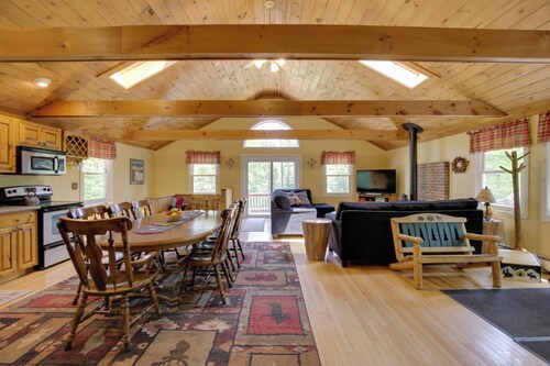 Bethel Chalet w/ Hot Tub: 3 Miles to Sunday River!