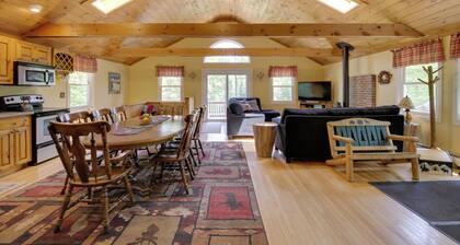 Bethel Chalet w/ Hot Tub: 3 Miles to Sunday River!